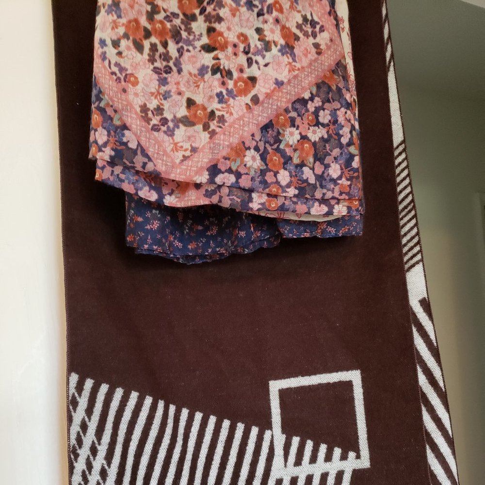 Scarf Duo - Picture 13 of 15